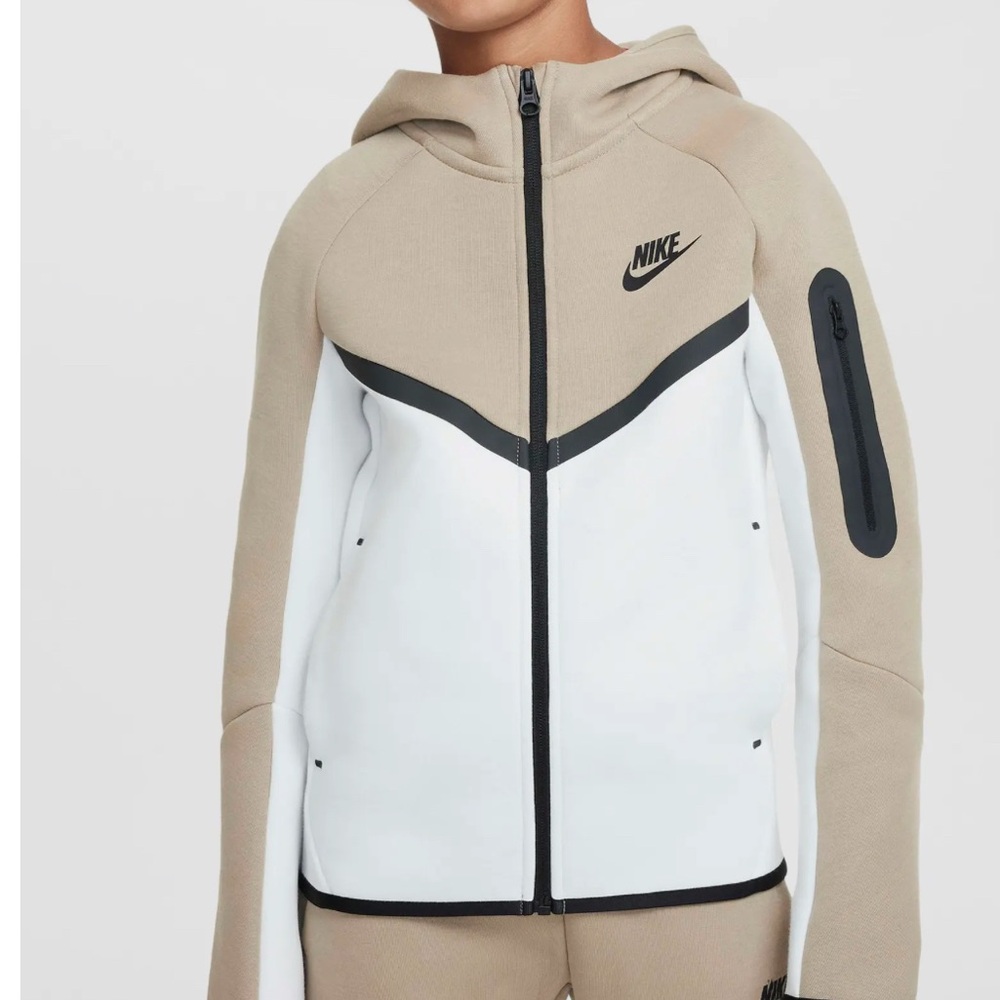Nike tech size small boys